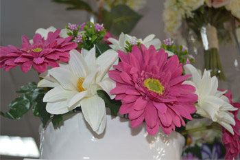 jarron-con-flores Plantas artificiales en Sevilla